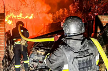 რუსეთმა კიევზე მასირებული იერიში მიიტანა - დაიწვა სახლები