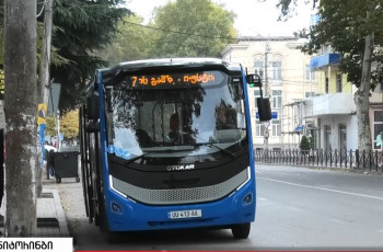 ავტოსაგზაო შემთხვევის შედეგად გორის მუნიციპალური ავტობუსები დაზიანდა 3.11.2021
