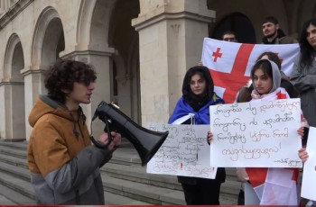 გორში მოსწავლეების ნაწილმა აქცია გამართა - ახალგაზრდები ქალაქის ცენტრში იყვნენ შეკრებილები 2.12.2024