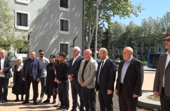 ფაშიზმზე გამარჯვებიდან 80 წელი გავიდა -  გორში, ხელისუფლების წარმომადგენლებმა გმირთა მემორიალი გვირგვინებით შეამკეს 9.05.2025