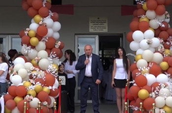 სასკოლო საზოგადოებას ახალი სასწავლო წელი მიულოცეს ხელისუფლების წარმომადგენლებმა 15.09.2025