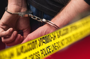 დაკავებულია პირი, რომელმაც მოქალაქეს ხელჩანთა გასტაცა და გაიქცა