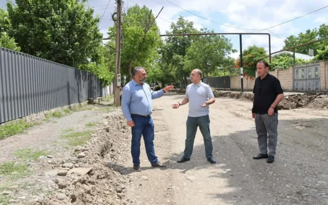 ხაშურში, სააკაძის და კოსტავას ქუჩების რეაბილიტაცია აქტიურად ხორციელდება