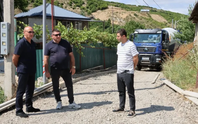 ქარელის სოფელ ჭანდრებში საგზაო ინფრასტრუქტურის მოწესრიგება მიმდინარეობს