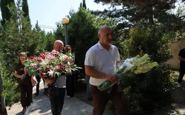 ქარელში აგვისტოს ომში დაღუპულთა ხსოვნას პატივი მიაგეს