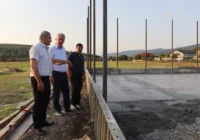 თეზში ხელოვნურსაფარიანი სპორტული მოედნის მოწყობა მიმდინარეობს