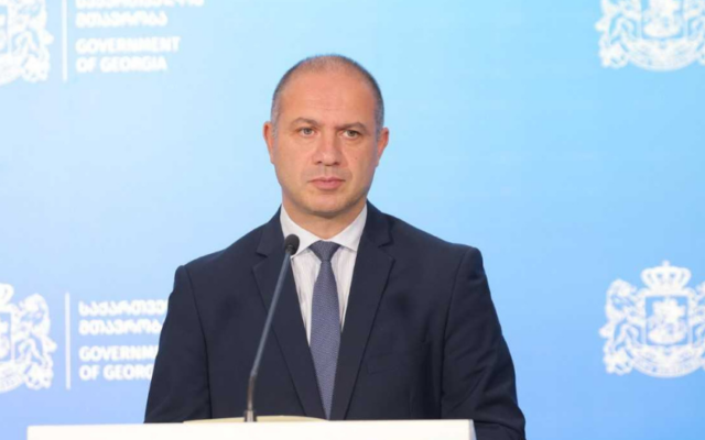ფორმის ტარება დაწყებითი კლასების მოსწავლეებისთვის სავალდებულოა – მინისტრი