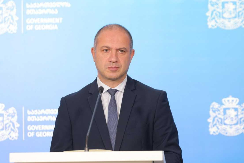 ფორმის ტარება დაწყებითი კლასების მოსწავლეებისთვის სავალდებულოა – მინისტრი
