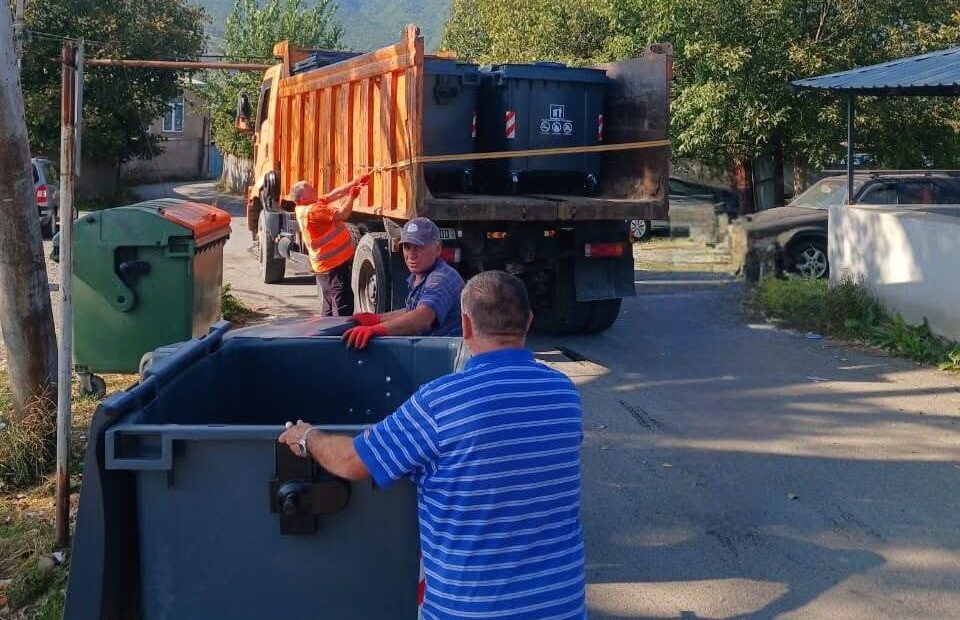 გორში ნაგავშემკრები კონტეინერების განახლება მიმდინარეობს