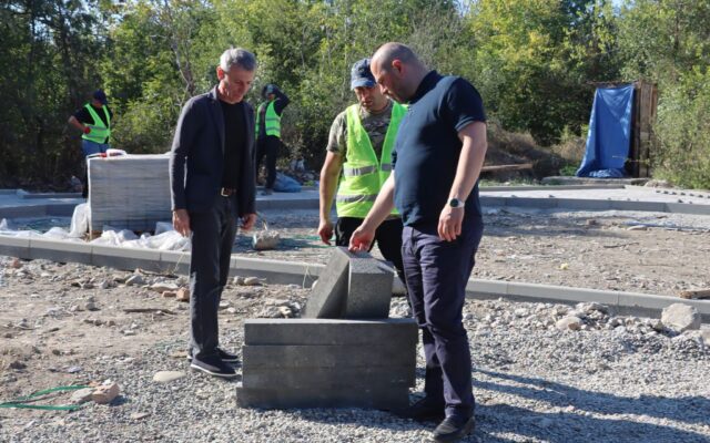 გორის მუნიციპალიტეტის სოფელ ქიწნისში სკვერის მოწყობის სამუშაოები მიმდინარეობს