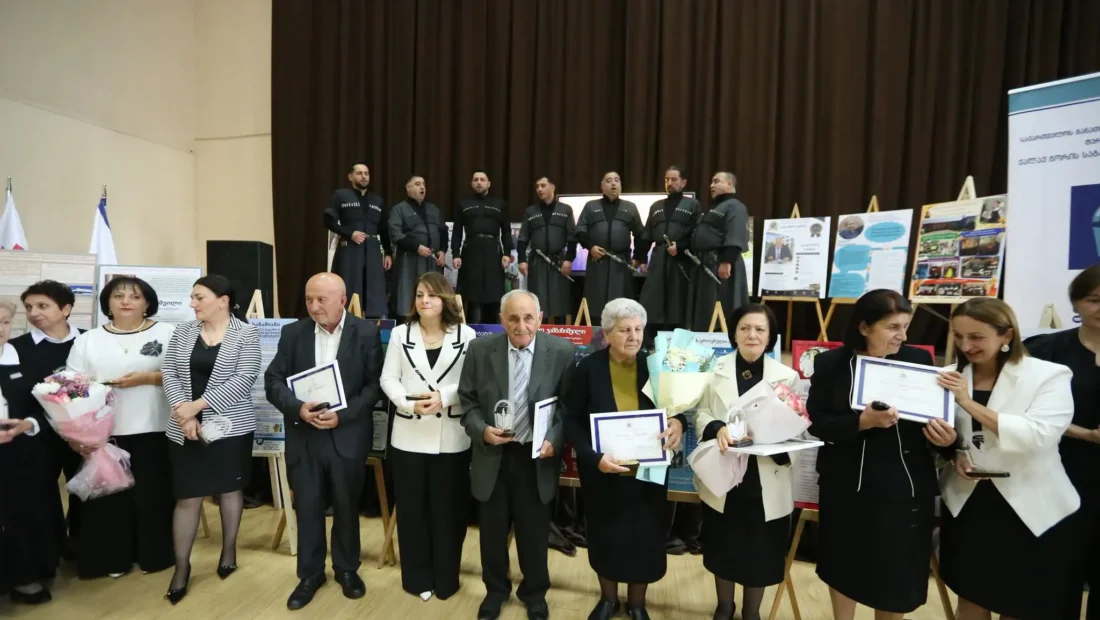 გორში ღვაწლმოსილი პედაგოგები დააჯილდოეს