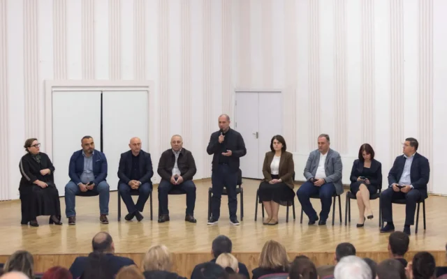 ხაშურში საჯარო სკოლების ინფრასტრუქტურასა და არსებულ გამოწვევებზე შეხვედრა გაიმართა