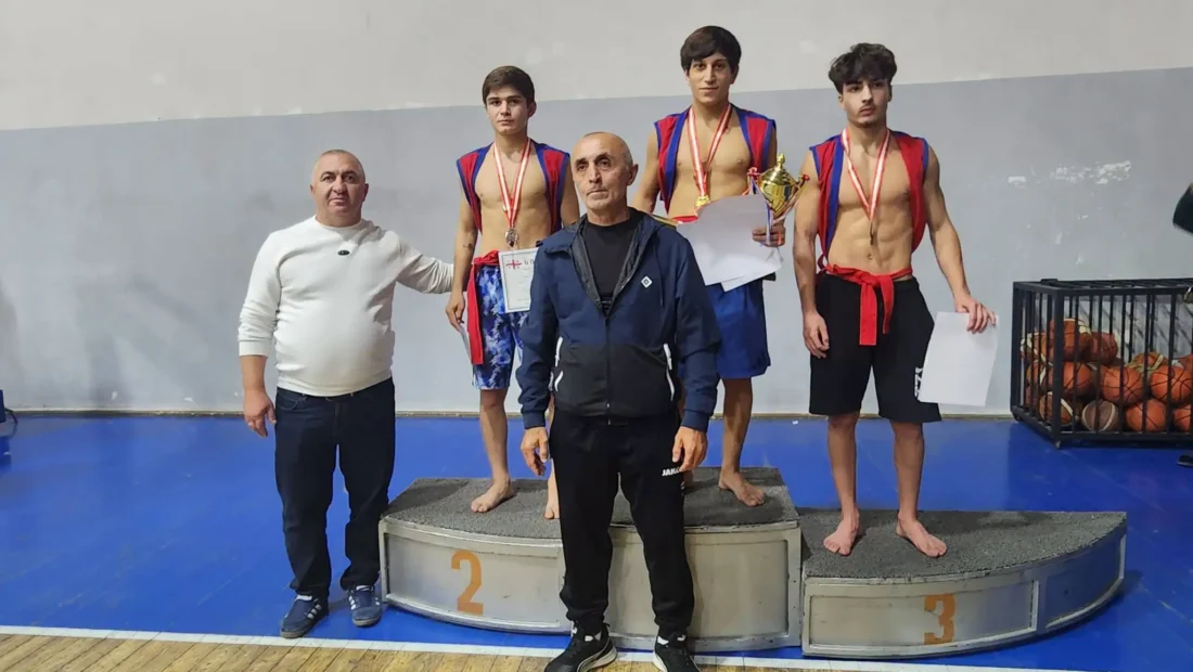 ხაშურელმა მოჭიდავეებმა კასპში გამართულ საქართველოს პირველობაზე სამი მედალი მოიპოვეს