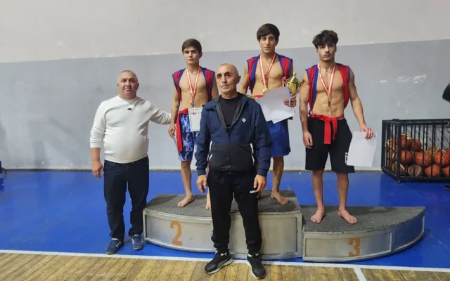 ხაშურელმა მოჭიდავეებმა კასპში გამართულ საქართველოს პირველობაზე სამი მედალი მოიპოვეს