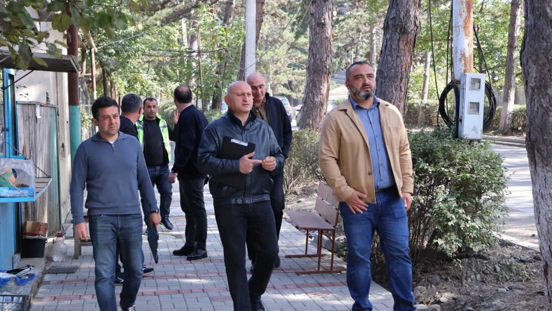 ხაშურში საგზაო ინფრასტრუქტურის რეაბილიტაცია მიმდინარეობს